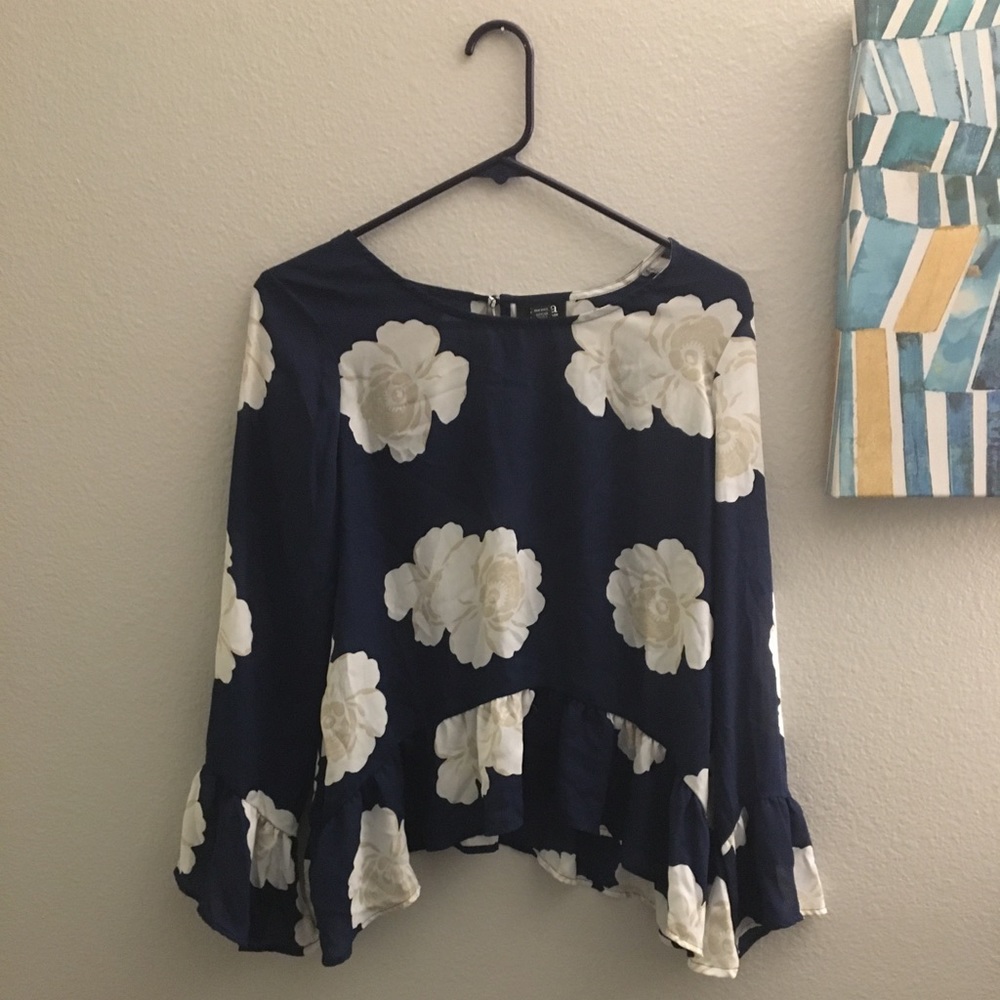 ✨a.n.a Blue Floral Long Sleeved Blouse